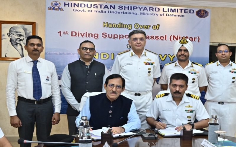 भारतीय नौसेना को पहला स्वदेशी रूप से डिज़ाइन और निर्मित Diving Support vessel INS ''NISTAR" सौंपा गया।