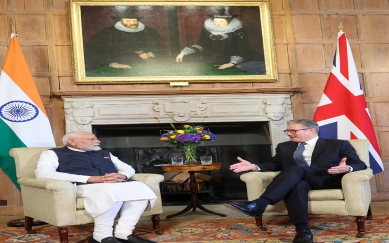 India-UK FTA 2025 - भारत के प्रधानमंत्री नरेंद्र मोदी﻿ और ब्रिटिश पीएम के स्टारमर की तस्वीर 